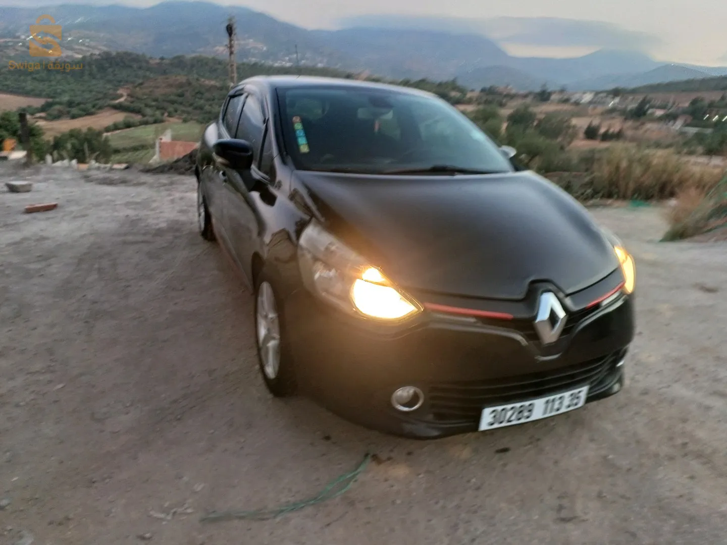 une très belle clio4 fiha raccord f bab arrière côte tt