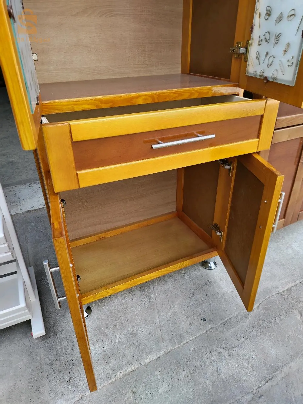 بيفي كوزينة خشب احمر