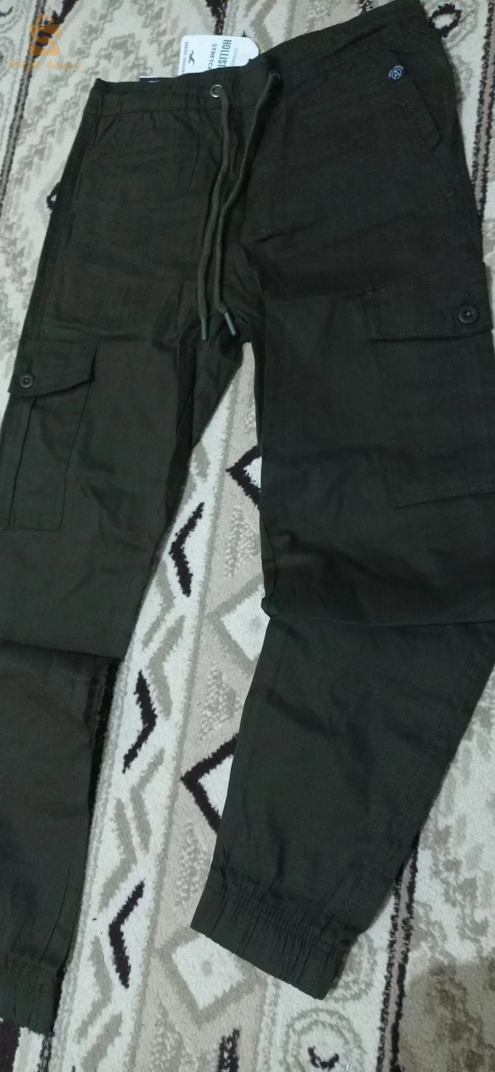 سروال كارغو Hollister 
سومة ماتحكيش لافاار
الاستيكي تيسي لاطوال
طاي 30 حتى 38 
توصيل 58