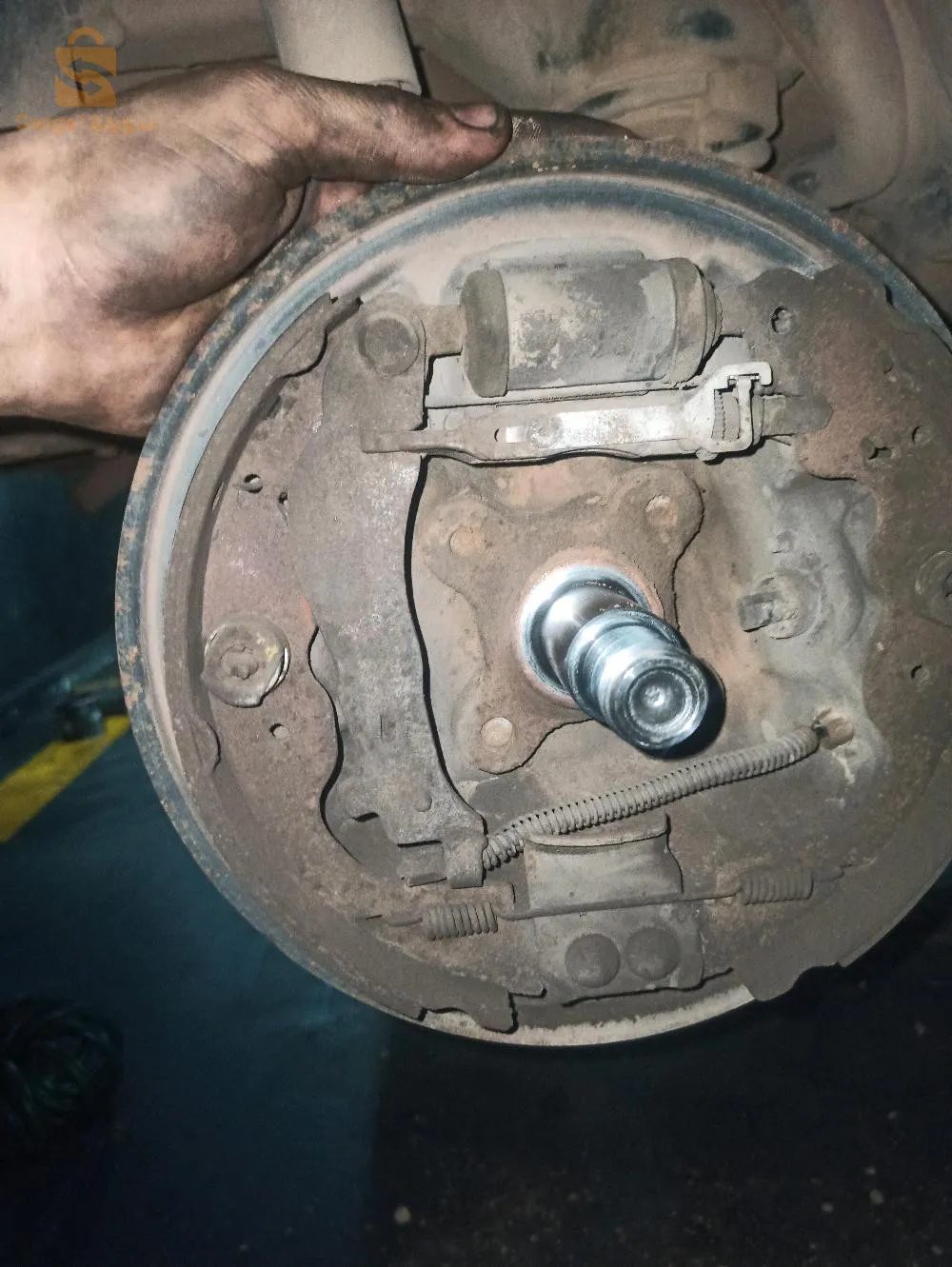 ميكانيك مختص في علامة الرونو