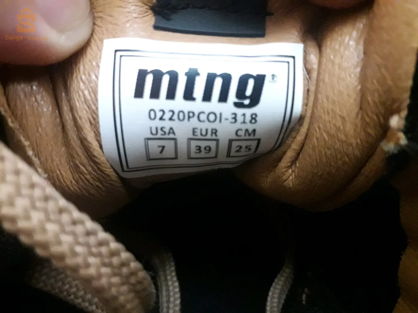 حذاء أصلي للنساء من الماركة الإسبانية MTNG,مقاس 39-
25 cm ,بالكاد مستعمل 
حالته وكأنه جديد