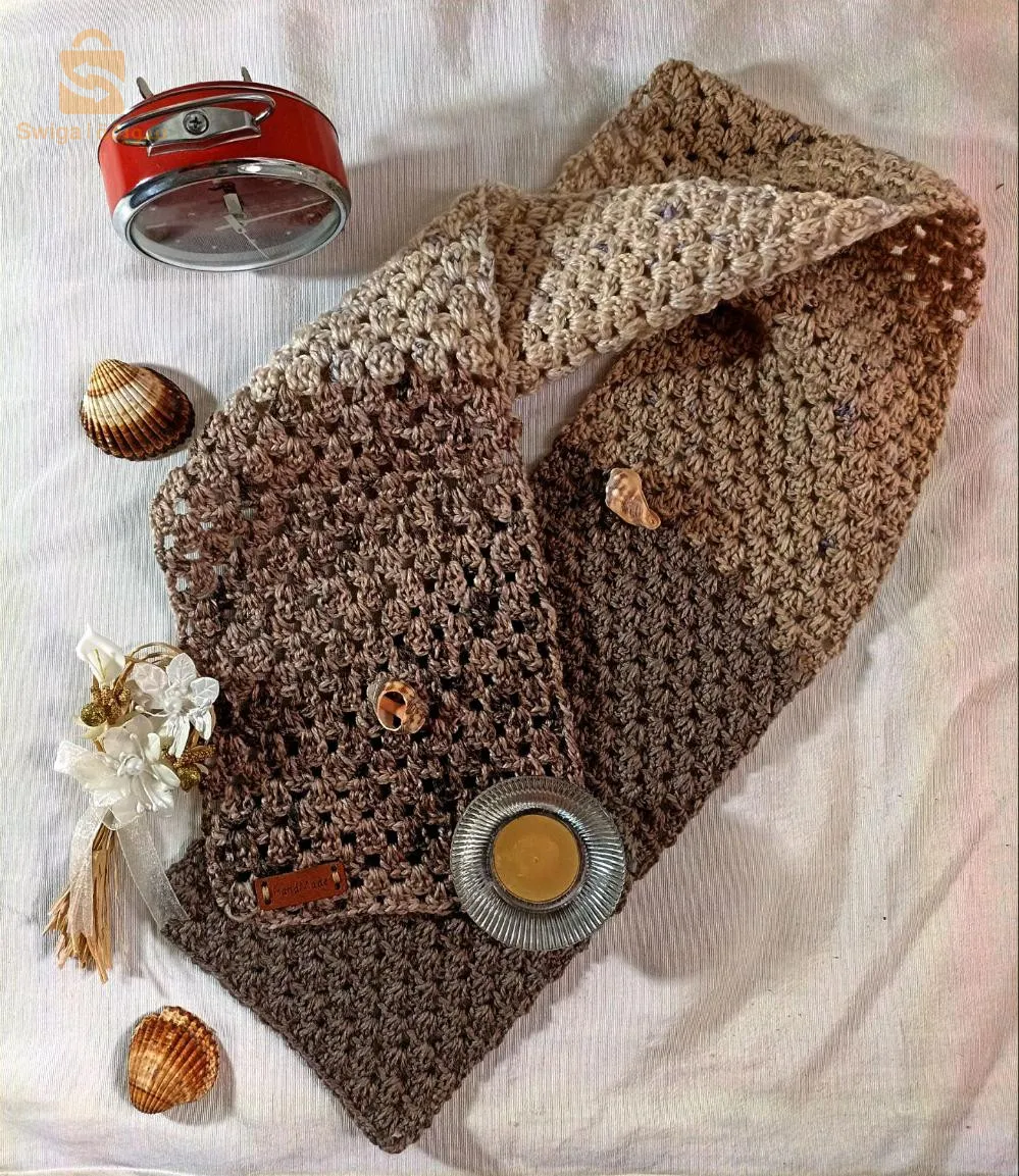 ا"Des chapeaux d'hiver, des écharpes et des gants en laine de haute qualité, faits à la main, de couleurs variées et distinctes. Ils sont confortables et hypoallergéniques."