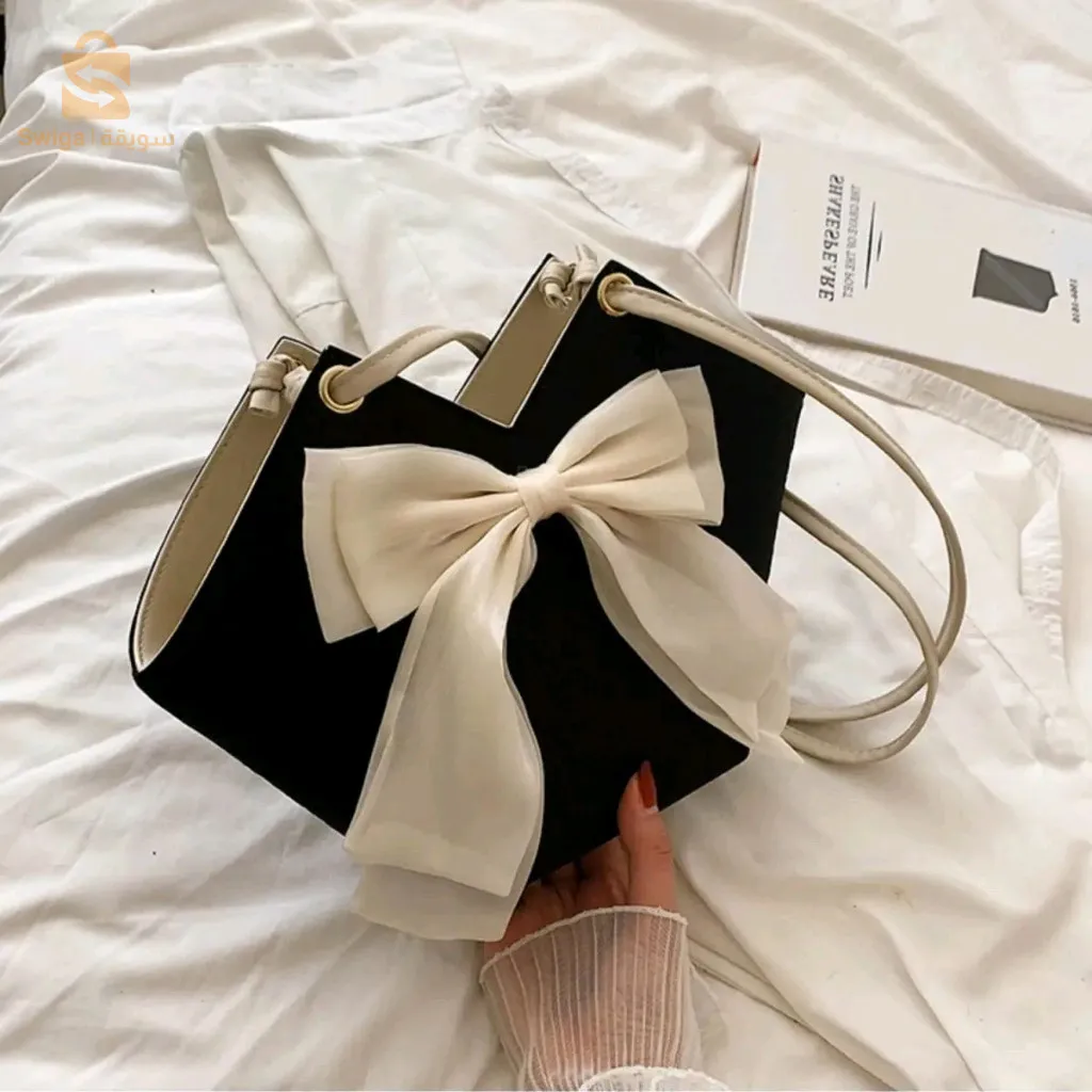 The rare women's bag in the Algerian market.