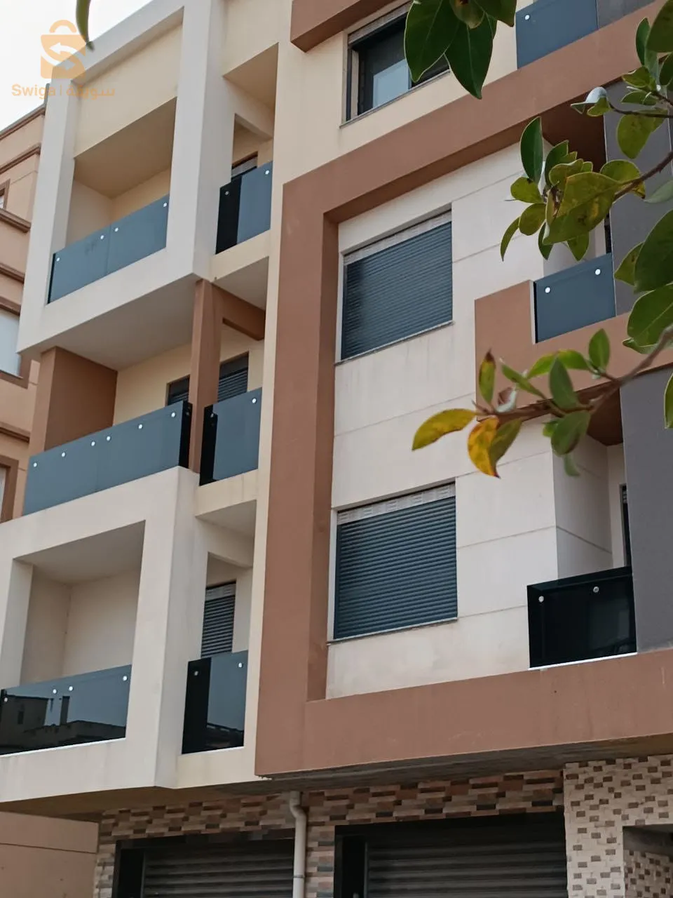 A vendre 
F3 de Haut standing a fort de l'eau centre 
0770 55 98 19