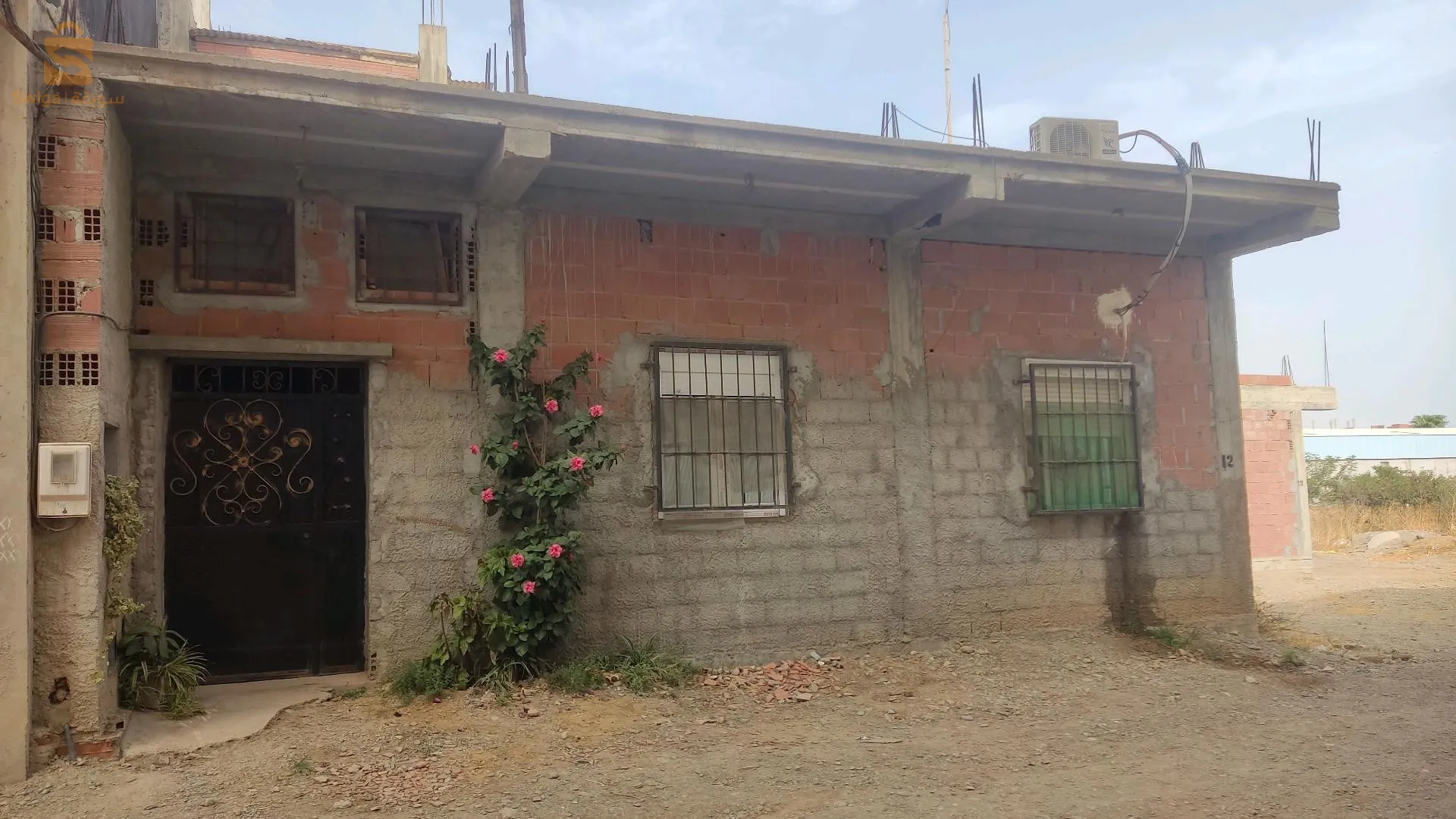 كركاسة للبيع فيها 200متر مبنية 190متر