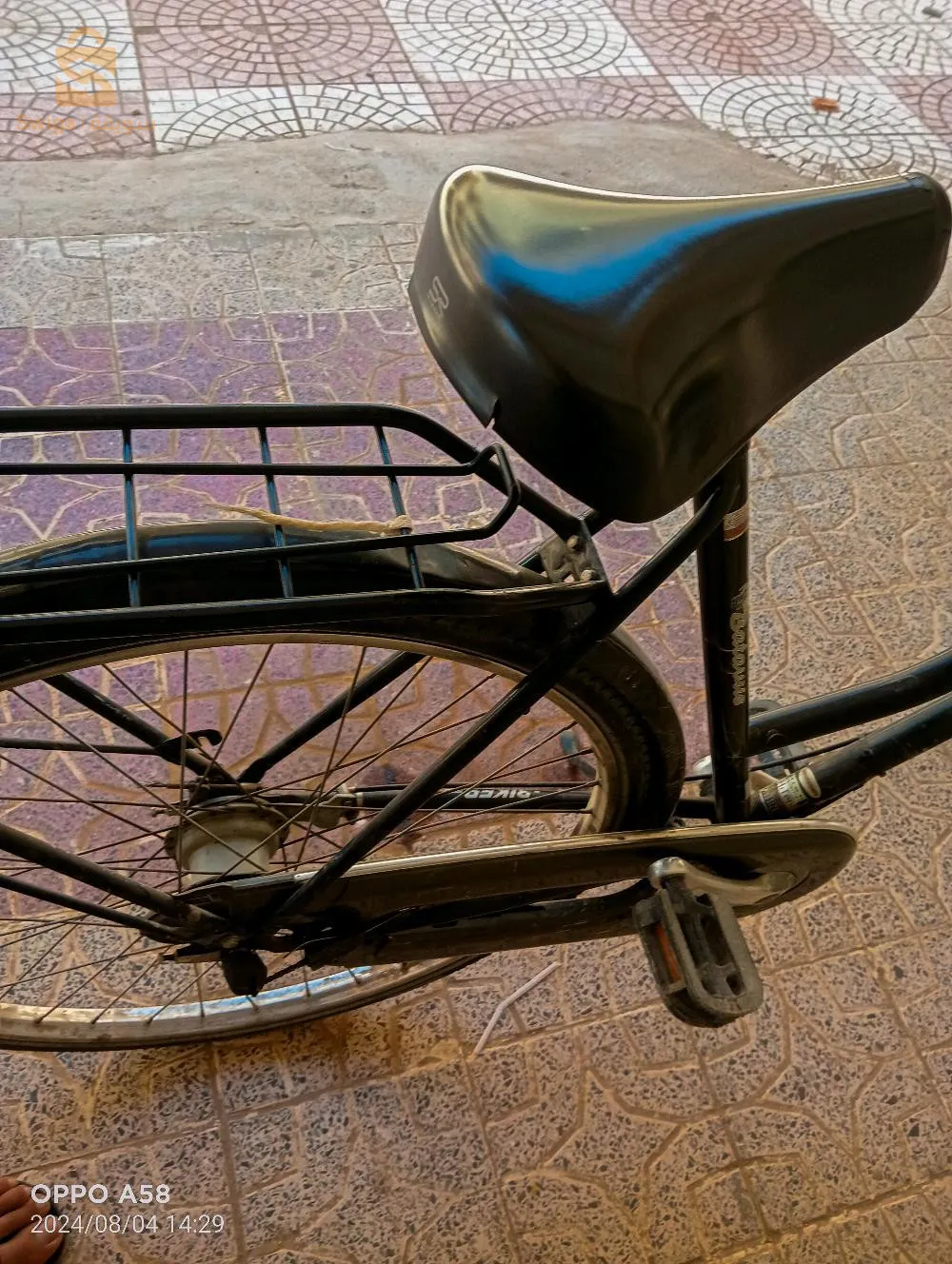 A French bike, everything is original, I have not changed a thing since I bought it. It is a classic, its length is 32, and this is a small amount, and its tires are not like the tires of the Rogerinja Bohabi bikes from France.