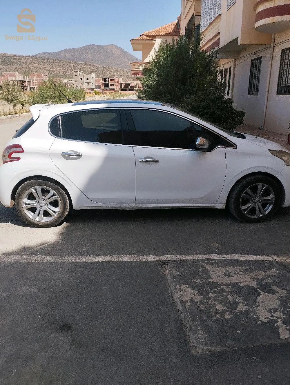 Peugeot 208 2014 5 BATNA