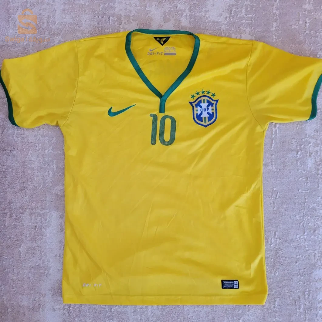 T-shirt neymar jr brazil🇧🇷
taille L xl