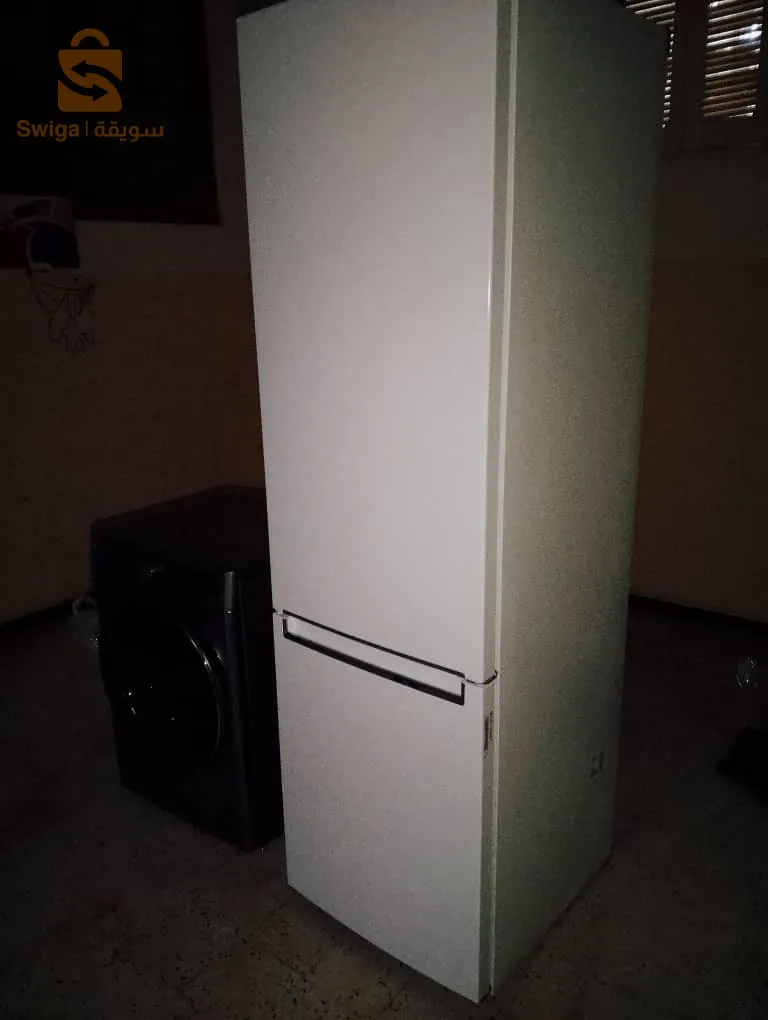 فريجيدار نازل من فرنسا جديد غير مستعمل نازل ب1000€ راني نليكيدي فيه ب 17.5 برك تقدر تشريه و تعاود تبيعو ب 25 نورمال متراكيش لوكازيو
