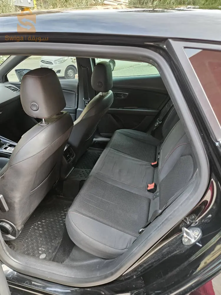 Seat leon fr 2019 
ماشية 26000 متور نحلة
فيها بارشوك ونص كابو على نضافة