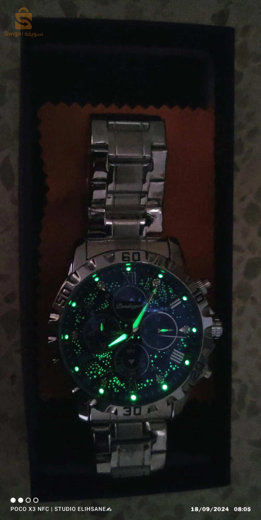 ساعة من علامة POEDAGAR