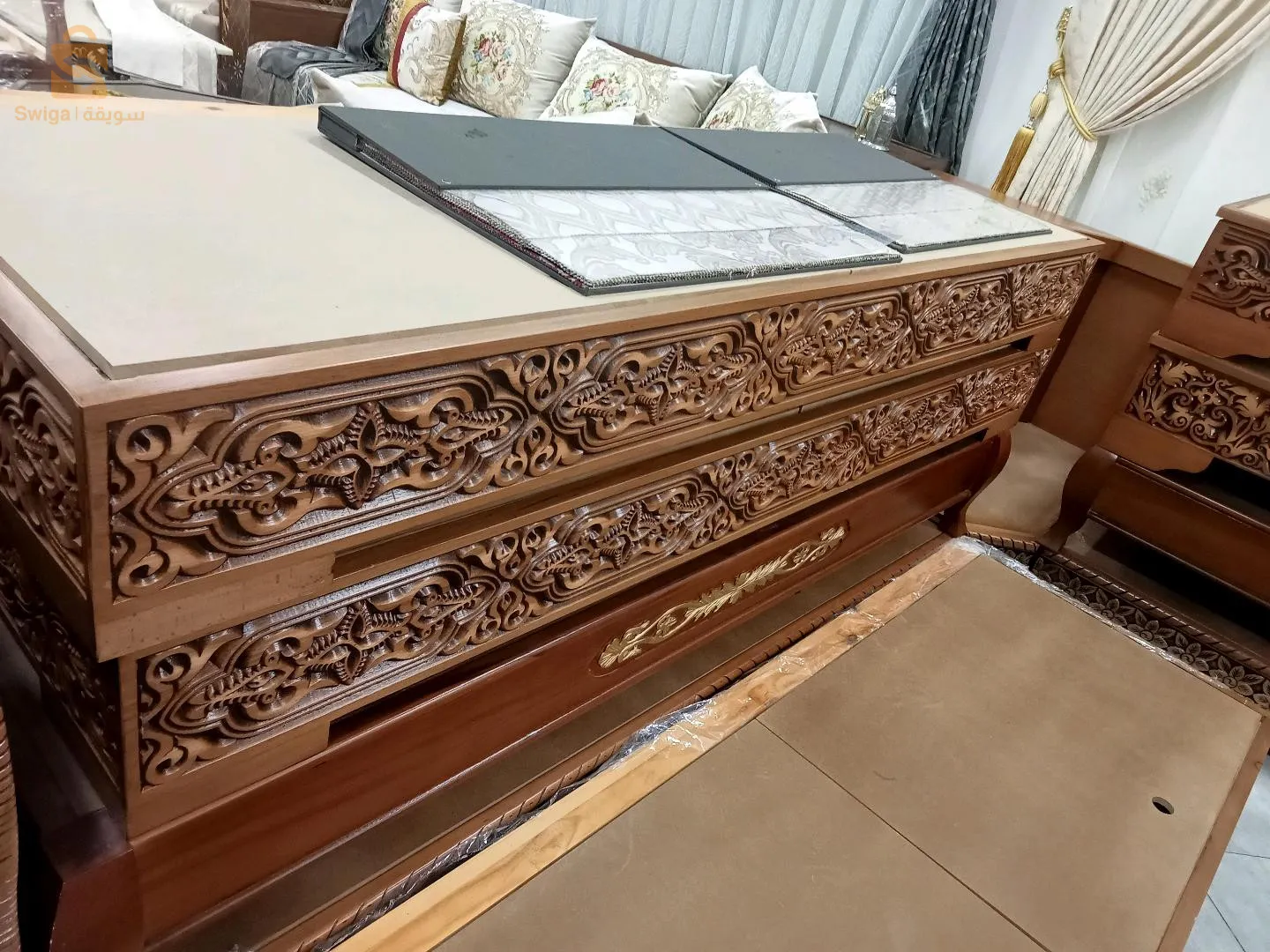 مفروشات على المقاس