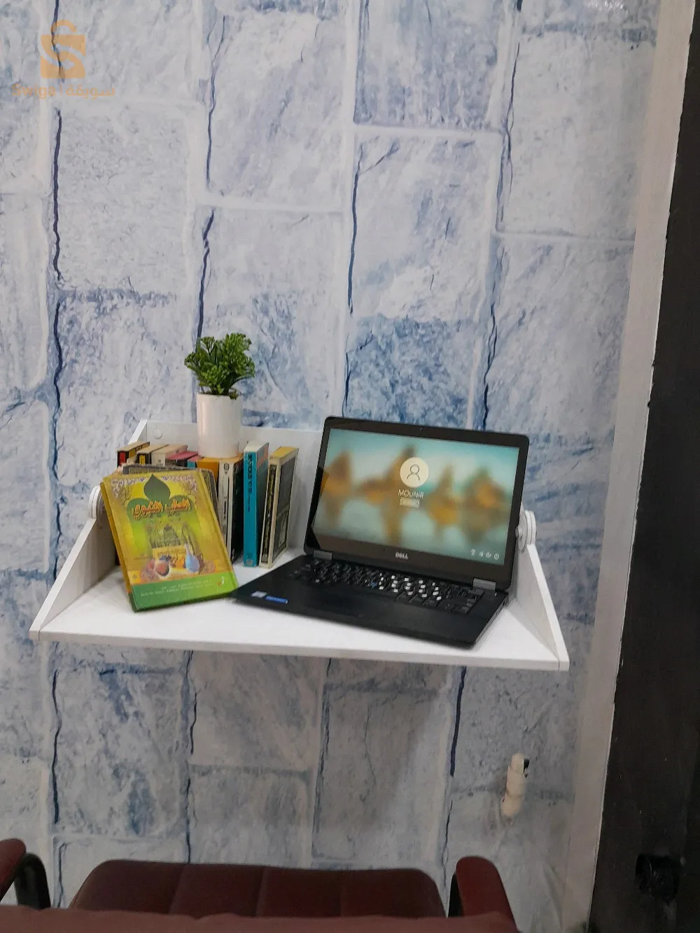 مكتب معلق قابل لطي