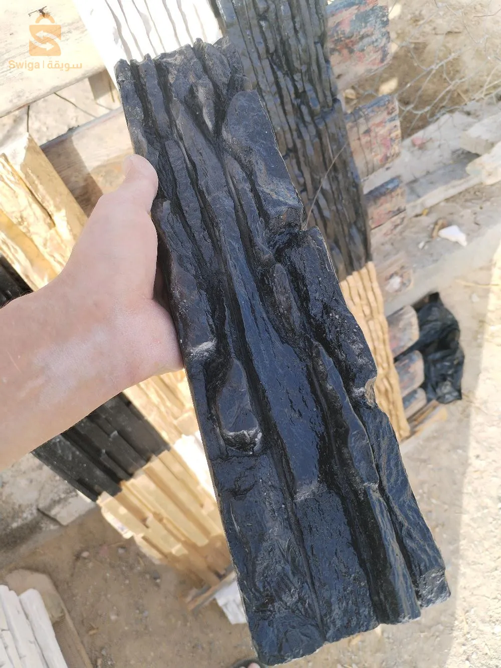 حجر اصطناعي لتزيين جدران المنزل ومحلاات