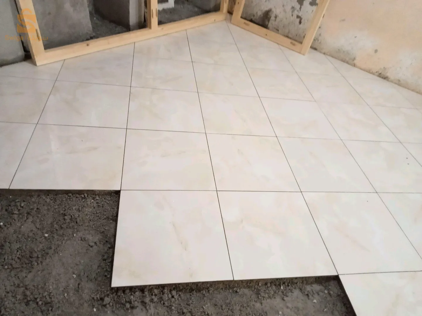 حرفي سيراميك وديكور