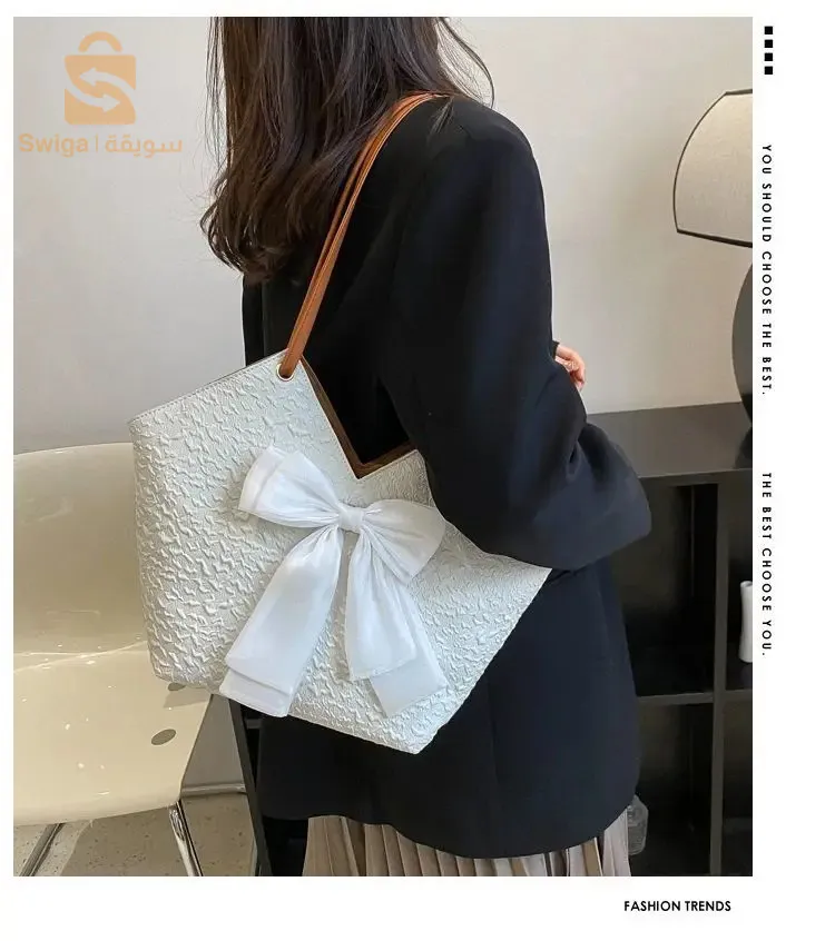 The rare women's bag in the Algerian market.