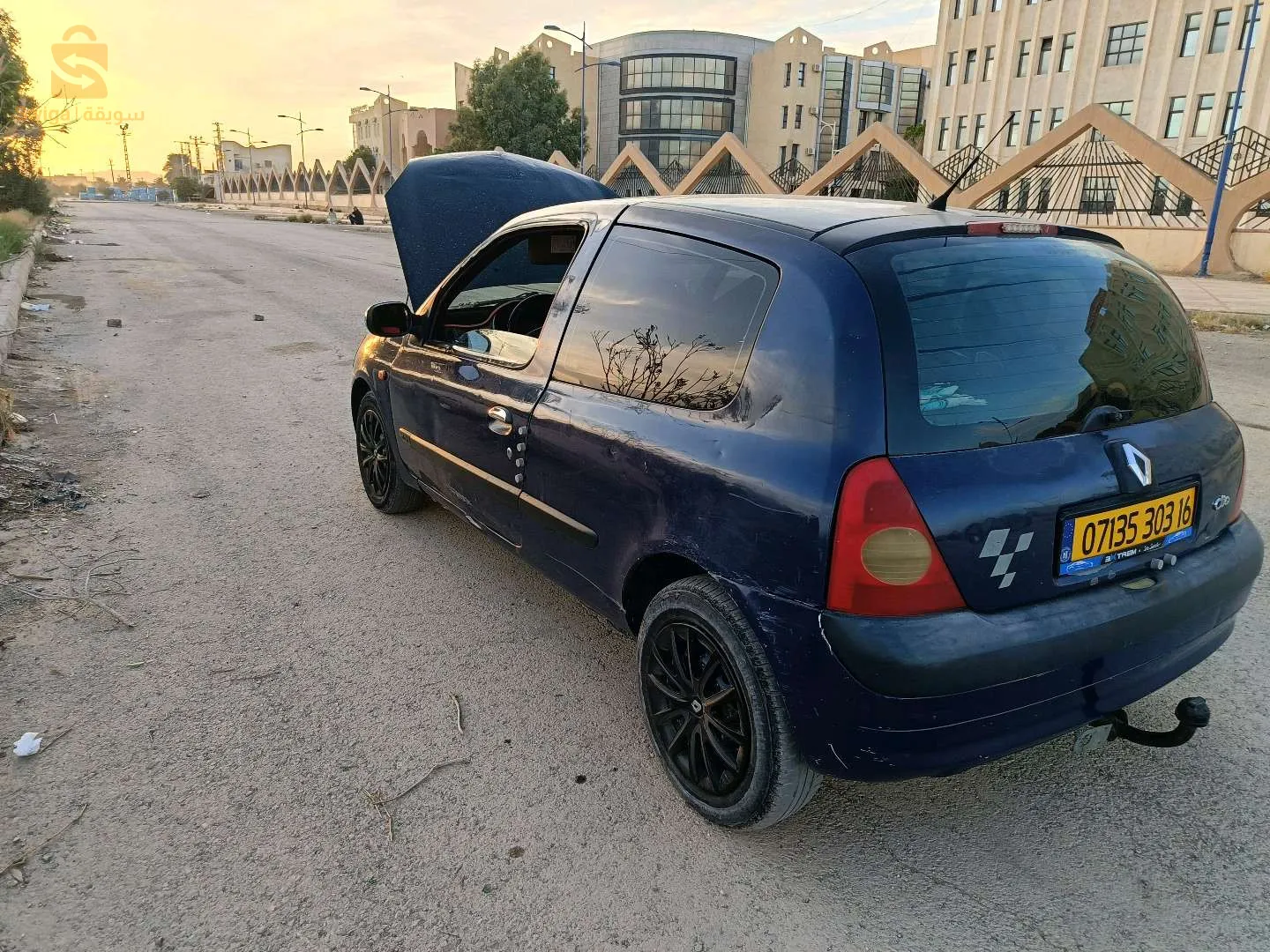 صبيغة فيها لال وكمية في باب شوفار..فيها الكابو رجع على السطح مدريسي 
لاسيستي الكتريك رايحة لازم تتعاود 
جوانسبي جيهة قولا موتار يتعاود 
خصها بنو ورودسوكور 
متنقص متسخن متفور.