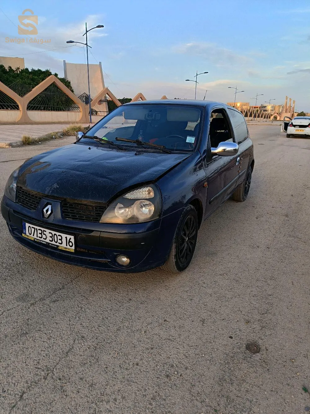 صبيغة فيها لال وكمية في باب شوفار..فيها الكابو رجع على السطح مدريسي 
لاسيستي الكتريك رايحة لازم تتعاود 
جوانسبي جيهة قولا موتار يتعاود 
خصها بنو ورودسوكور 
متنقص متسخن متفور.