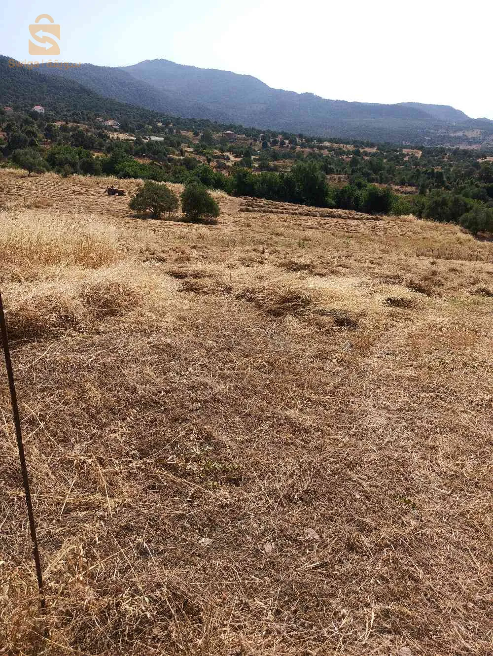 ارض للبيع في قرية اقراراج صالحة للبناء و الفلاحة