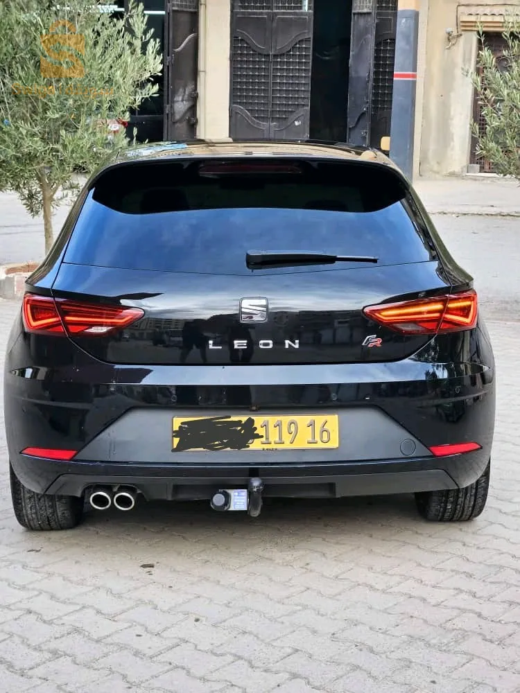 Seat leon fr 2019 
ماشية 26000 متور نحلة
فيها بارشوك ونص كابو على نضافة