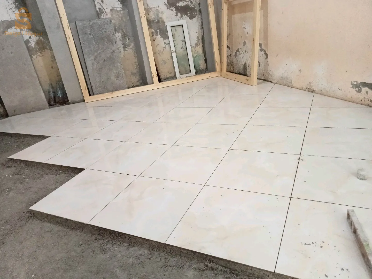 حرفي سيراميك وديكور