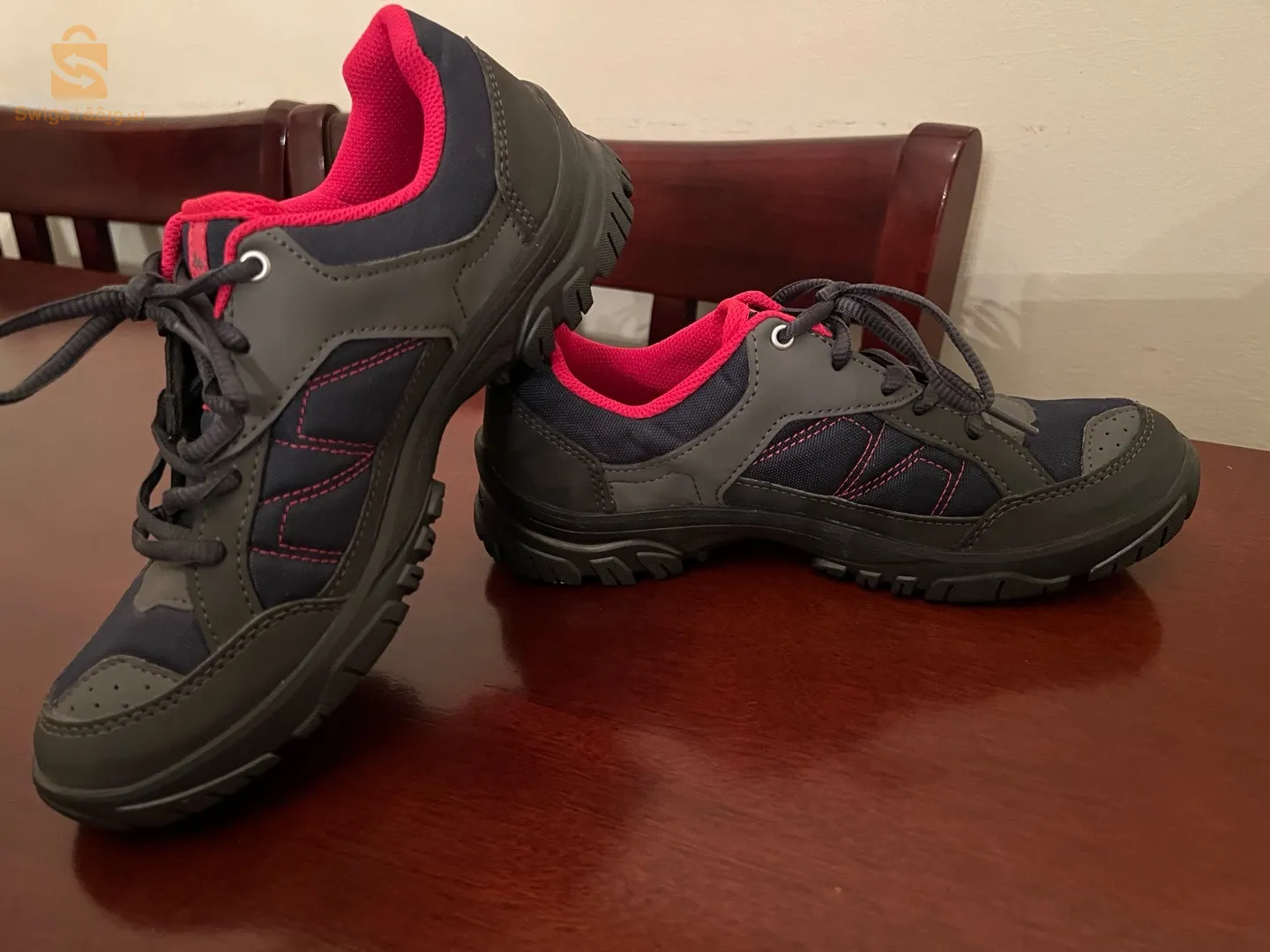 baskets neuves jamais utilisé sauf une