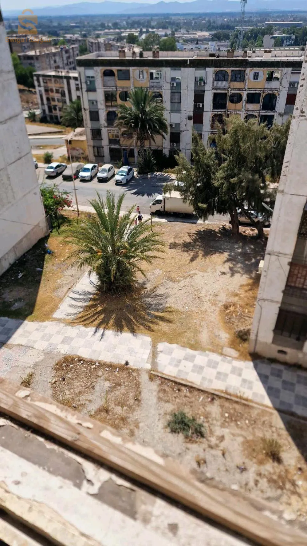 Kayen f5 4eme stage la city 500 sidi amar fog jami3a ( city universitaire ) prix 850 fix ( samou 800 )