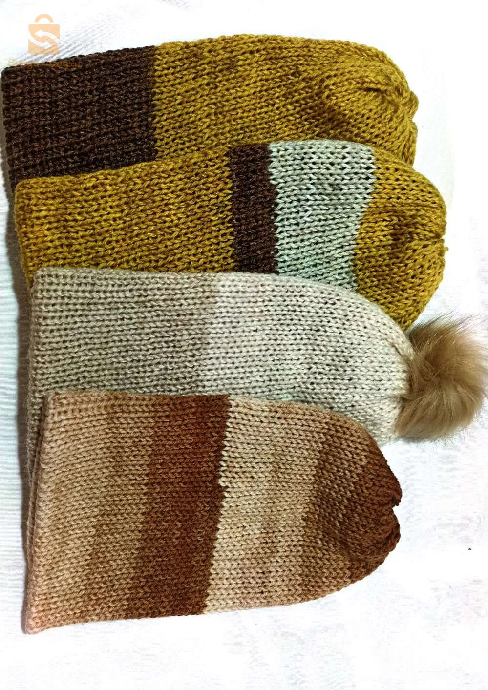 :"High-quality winter hats, scarves, and wool gloves, handmade in various distinctive colors. They are comfortable and hypoallergenic."