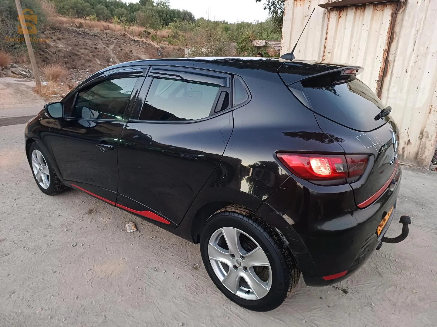 une très belle clio4 fiha raccord f bab arrière côte tt