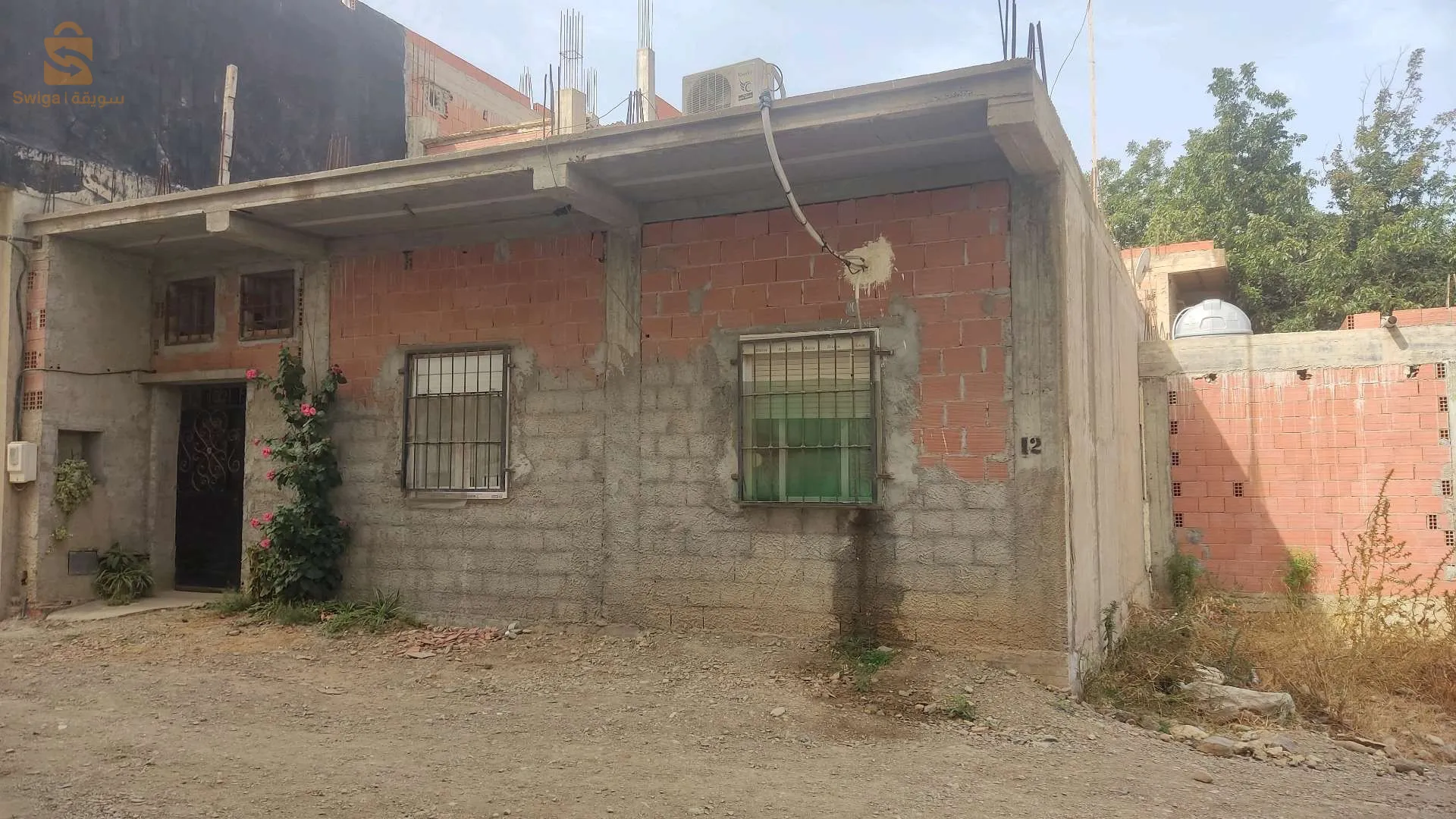 كركاسة للبيع فيها 200متر مبنية 190متر