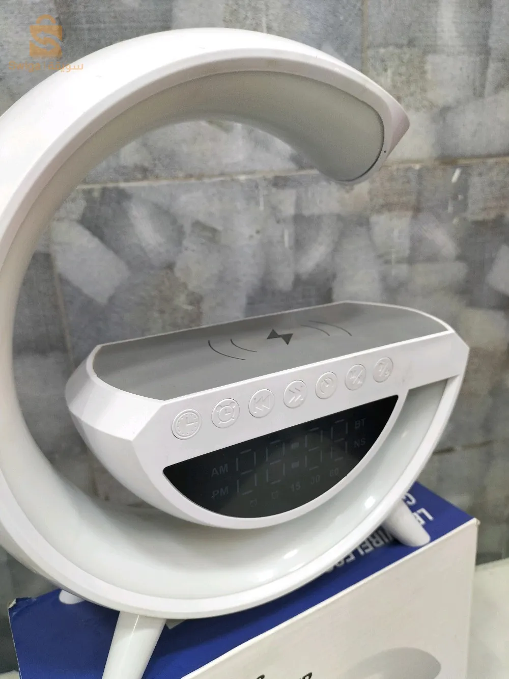 باف و ساعة و شارجور و راديو متعدد الاستعمالات