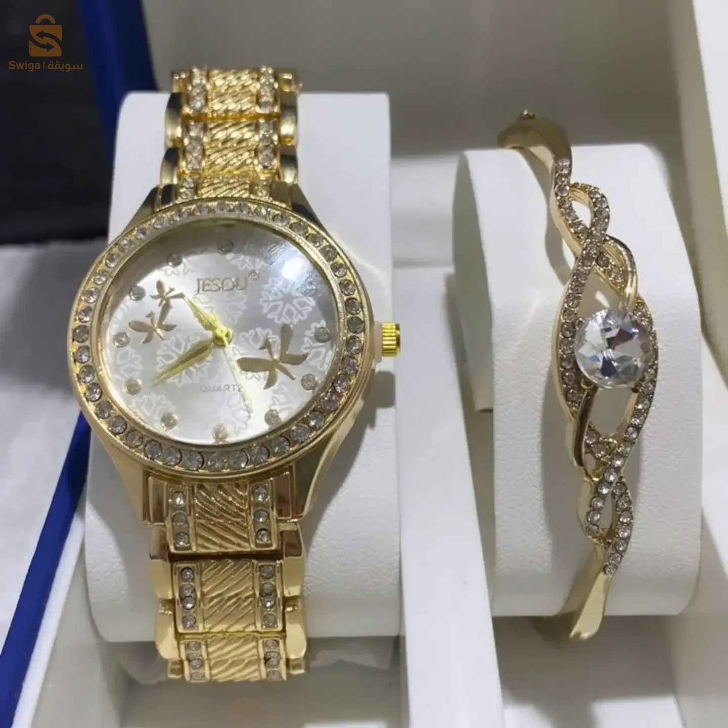 باك ساعة نسائية روعة متكون من 5 قطع (ساعة +براسلي +سنسلة+ 2اقراط+ خاتم)
+العلبة الاصلية مجانية كهدية ✅ 
التوصيل متوفر ل58 ولاية 🚚📦 
الكمية جد محدودة 🛑