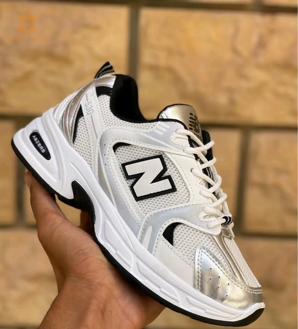 Chaussures nouvelles et à la mode