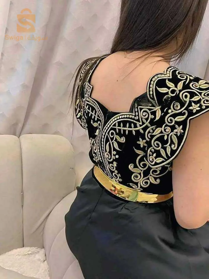 روب عنابي