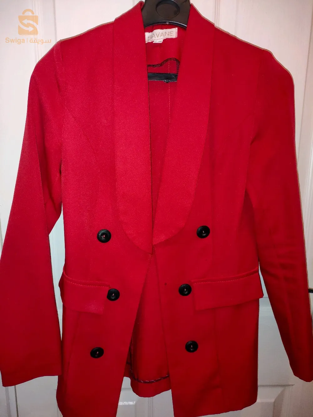 سترة كلاسيكية لون أحمر