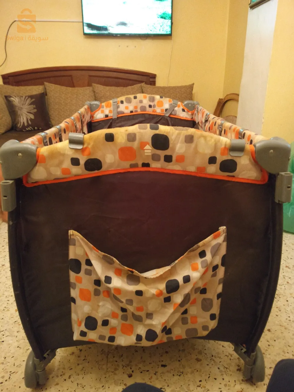 Poussette pingouin et lit pour bébé