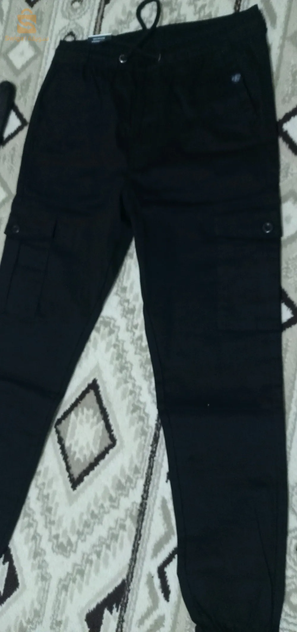 سروال كارغو Hollister 
سومة ماتحكيش لافاار
الاستيكي تيسي لاطوال
طاي 30 حتى 38 
توصيل 58