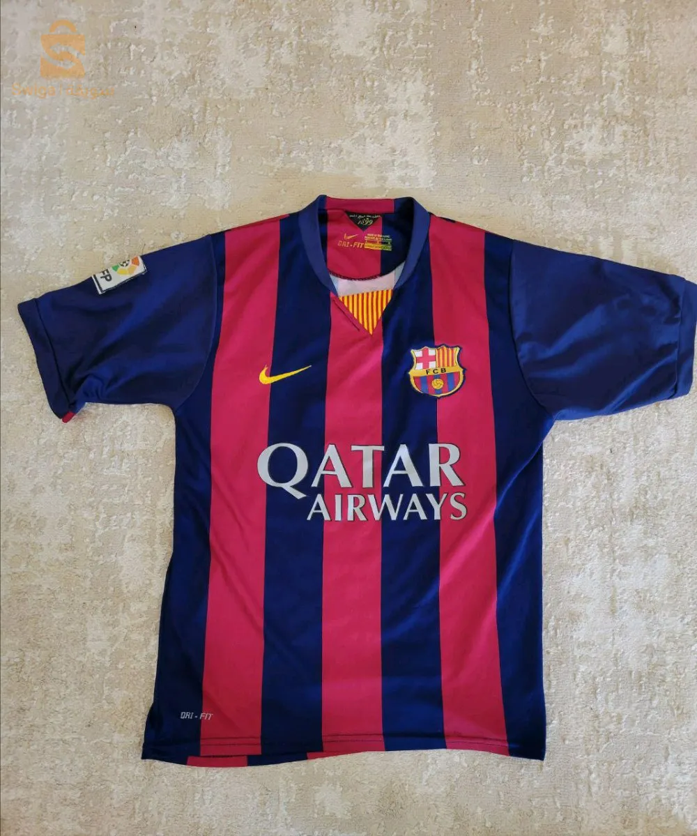 T-shirt suarez 2014 barcelone🔵🔴
taille L
li hab ykmondi yji prv🇩🇿