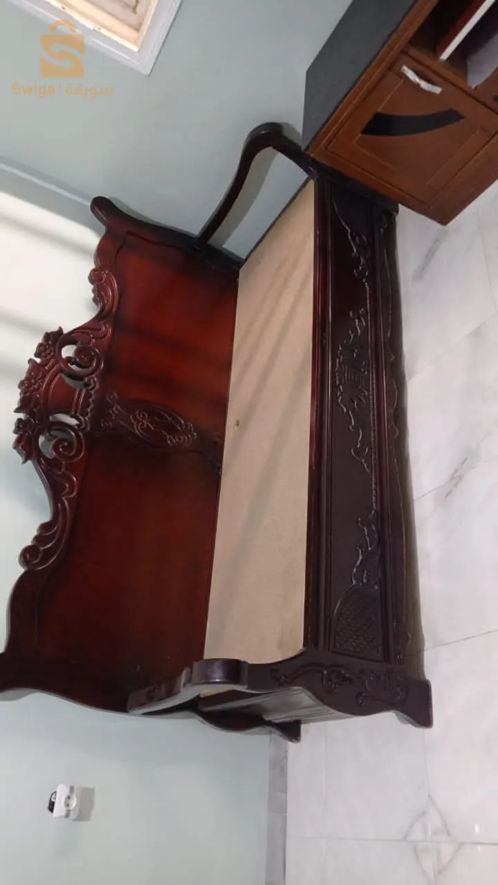 deux canapés avec table