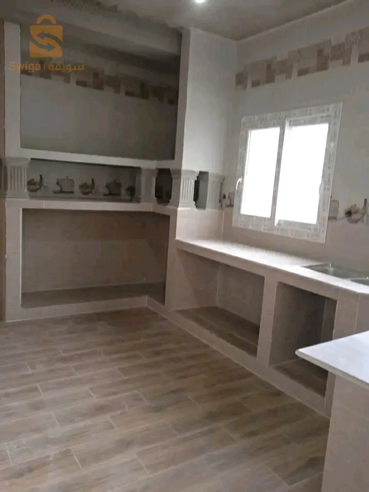 حرفي سيراميك وديكور