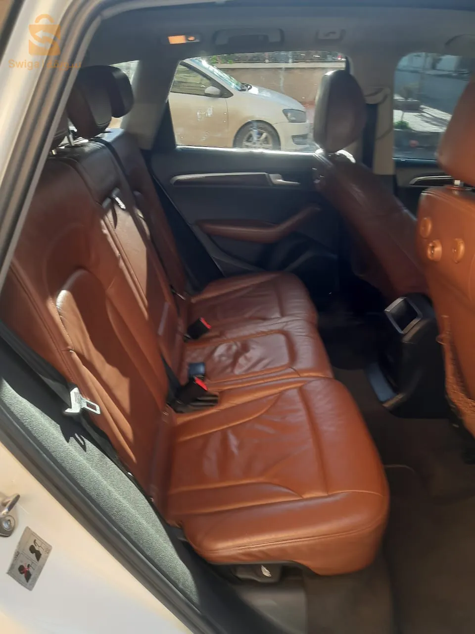 voiture audi Q5 blanche