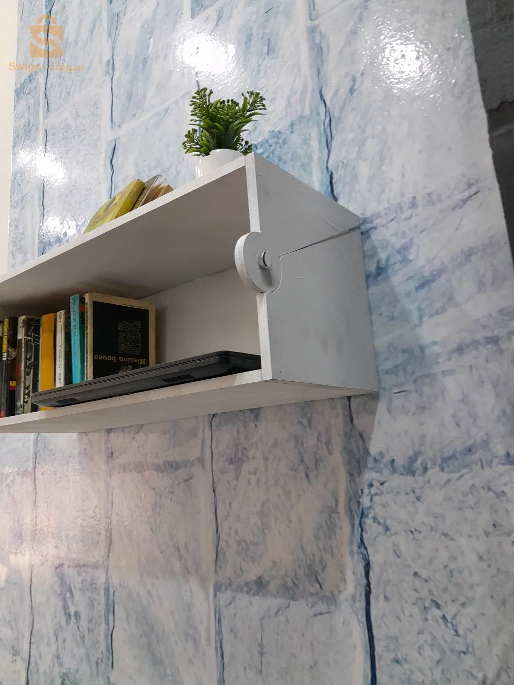 Foldable hanging desk