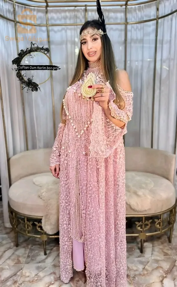 La livraison est disponible Les robes Nayli