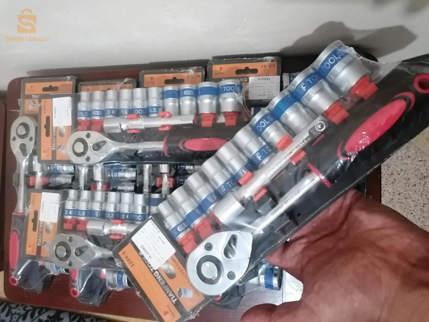 علبة مفاتيح كليكي 12 قطعة