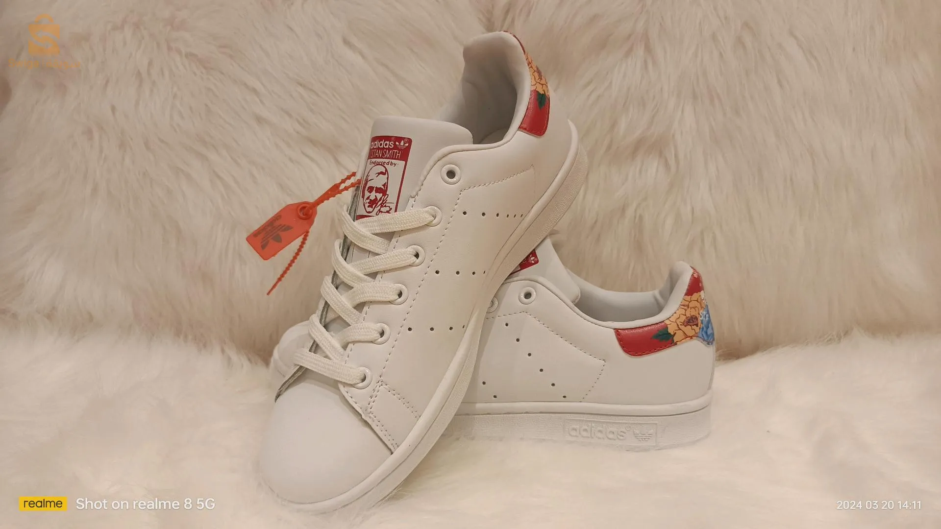 حذاء اديداس