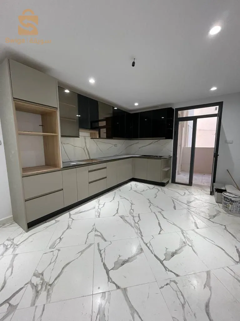 F3 a vendre peids dans l'eau.😍🔑...Alger-plage🌊
0770 55 98 19