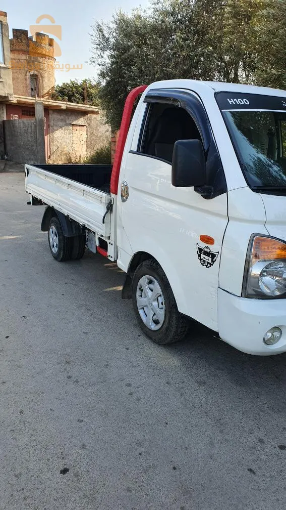هيونداي H100 2011.  
ماشي 24700 
الموتور 10/10 
الباطا 10/10 
السبيغة فيه مونطو كوتي شوفار علا برا هادا واش كاين. 
الصالو 10/10 
كاميو لاتوت مجمول الله يبارك  
النيميرو راهو معا التصاور عيط لمولاه متبعتليش 
وشكرا