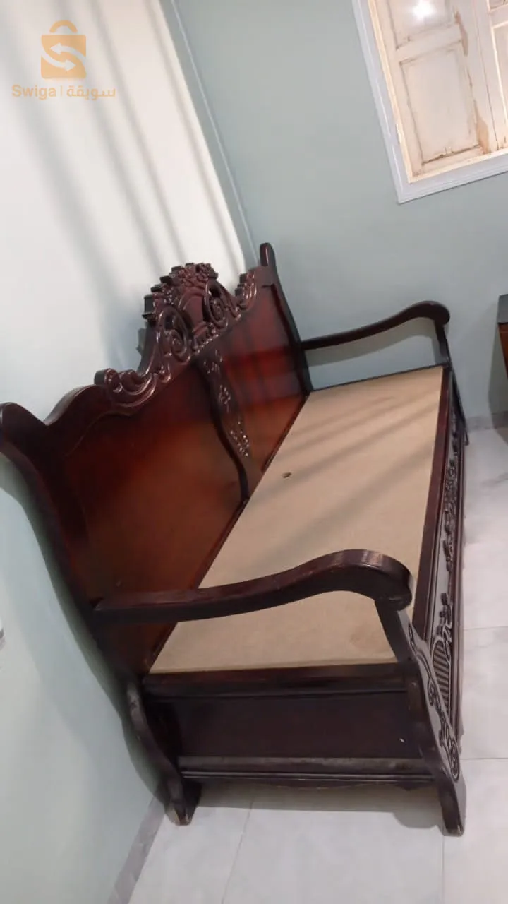 deux canapés avec table