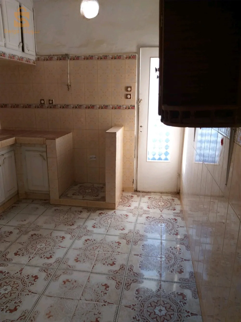 لزون 8 حي 614 فوق مدرسة عيشوبة  الطابق 3