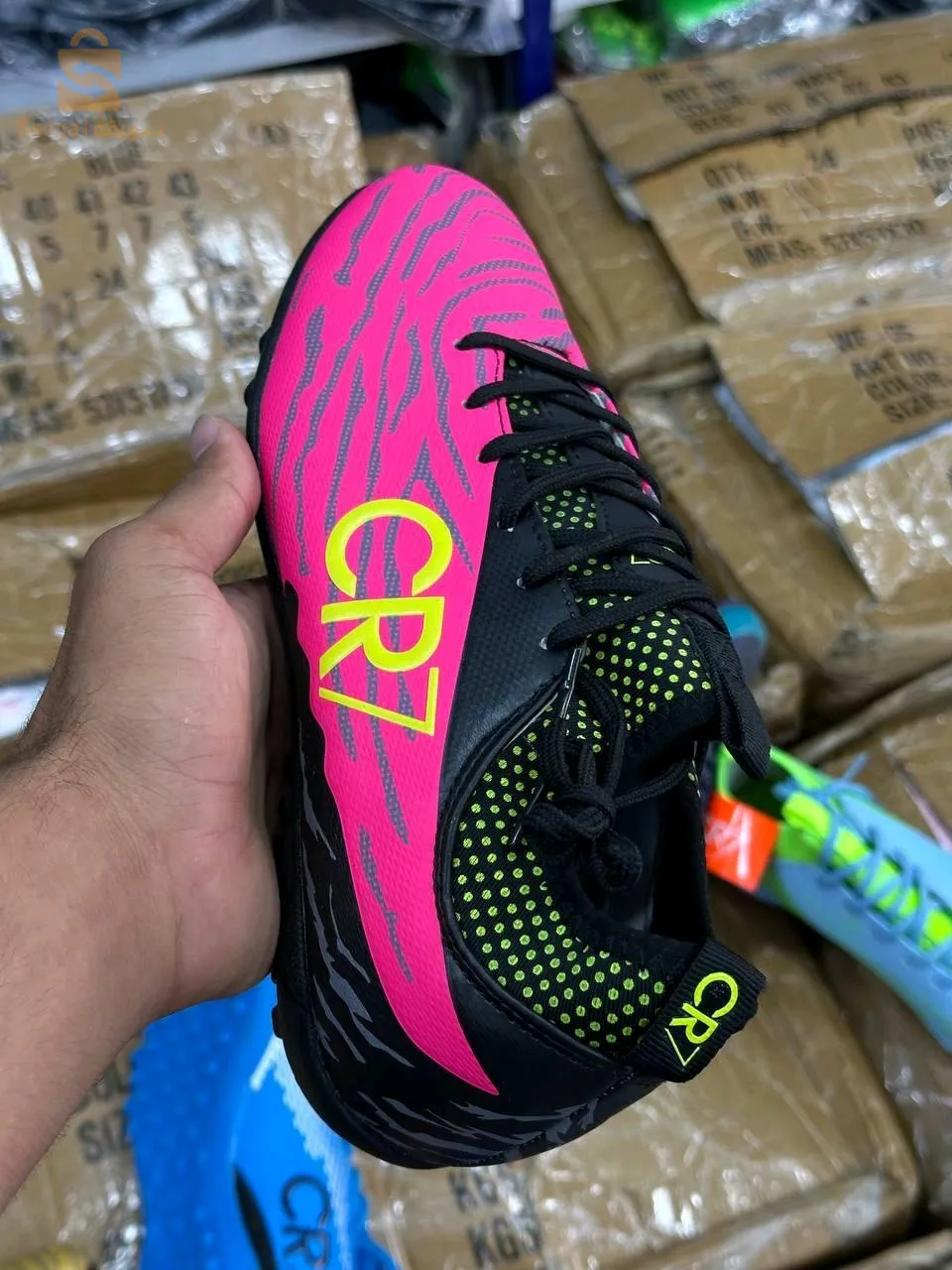 Soulier tout terrain CR7 ( 2 ) (noir non dispo)